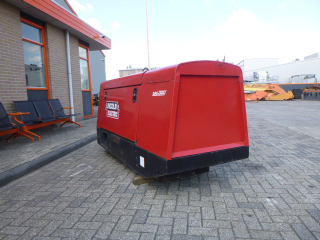 LINCOLN ELECTRIC SAE 300 - Uitrusting voor lassen: afbeelding 1 LINCOLN ELECTRIC SAE 300 - Uitrusting voor lassen: afbeelding 1
