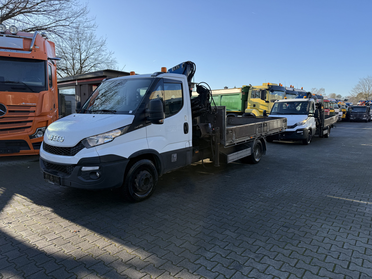 Iveco Daily 70C17 HMF 635 Kran bis 11 Meter - Vrachtwagen met open laadbak, Kraanwagen: afbeelding 1 Iveco Daily 70C17 HMF 635 Kran bis 11 Meter - Vrachtwagen met open laadbak, Kraanwagen: afbeelding 1