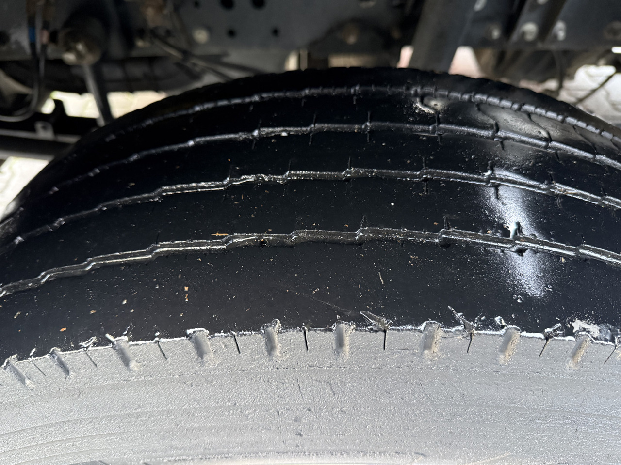 Iveco EuroCargo 80E22 Kran HMF 735 bis 15 Meter - Vrachtwagen met open laadbak, Kraanwagen: afbeelding 3 Iveco EuroCargo 80E22 Kran HMF 735 bis 15 Meter - Vrachtwagen met open laadbak, Kraanwagen: afbeelding 3