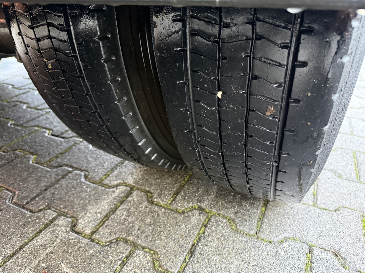 Iveco EuroCargo 80E22 Kran HMF 735 bis 15 Meter - Vrachtwagen met open laadbak, Kraanwagen: afbeelding 2 Iveco EuroCargo 80E22 Kran HMF 735 bis 15 Meter - Vrachtwagen met open laadbak, Kraanwagen: afbeelding 2