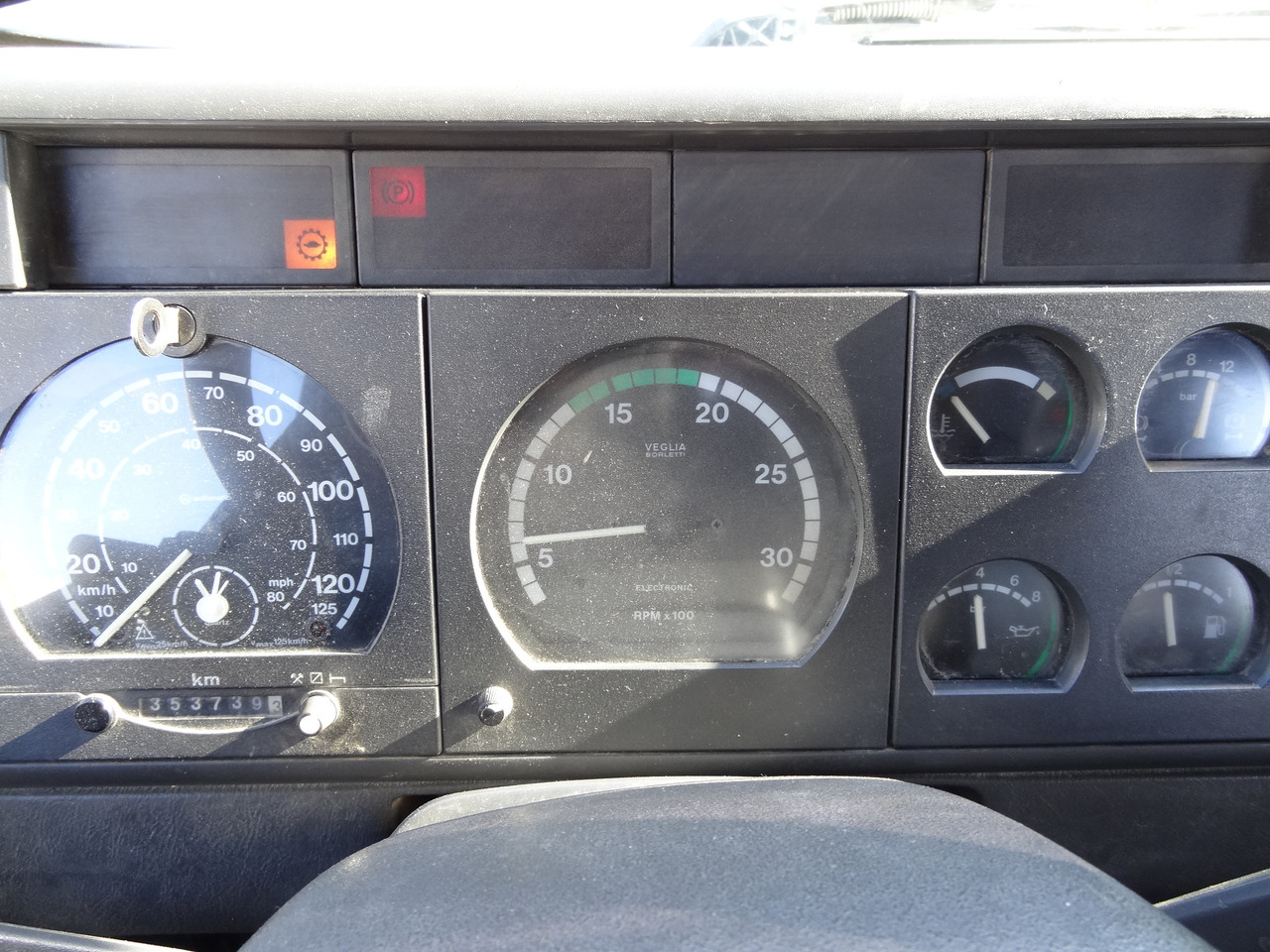 Iveco EuroTrakker 260E31 6X4 Palfinger 36002 - Vrachtwagen met open laadbak, Kraanwagen: afbeelding 2 Iveco EuroTrakker 260E31 6X4 Palfinger 36002 - Vrachtwagen met open laadbak, Kraanwagen: afbeelding 2