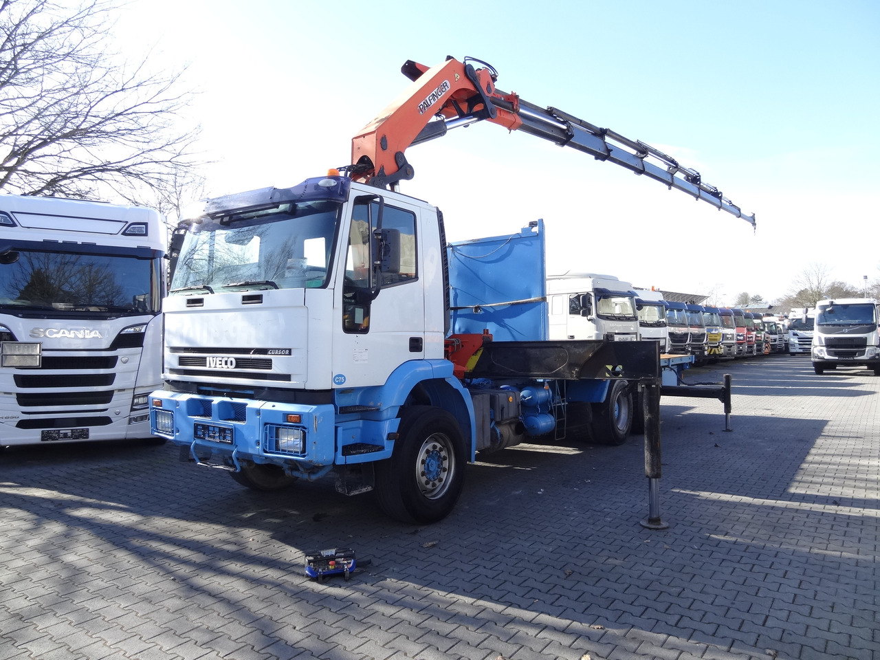 Iveco EuroTrakker 260E31 6X4 Palfinger 36002 - Kraanwagen, Vrachtwagen met open laadbak: afbeelding 1 Iveco EuroTrakker 260E31 6X4 Palfinger 36002 - Kraanwagen, Vrachtwagen met open laadbak: afbeelding 1