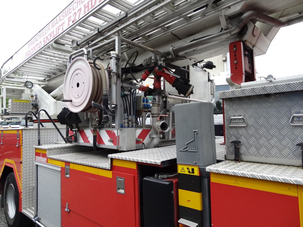 MAN L2000 18.284 Feuerwehr Bronto Skylift 27 Meter - Vrachtwagen hoogwerker: afbeelding 2 MAN L2000 18.284 Feuerwehr Bronto Skylift 27 Meter - Vrachtwagen hoogwerker: afbeelding 2
