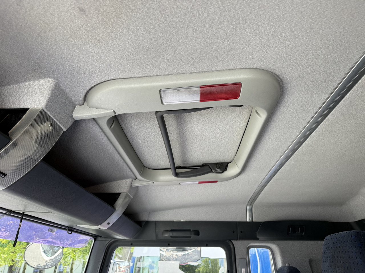 MAN TGA 18.350 4X2 LL Fahrschule - Containertransporter/ Wissellaadbak vrachtwagen: afbeelding 2 MAN TGA 18.350 4X2 LL Fahrschule - Containertransporter/ Wissellaadbak vrachtwagen: afbeelding 2