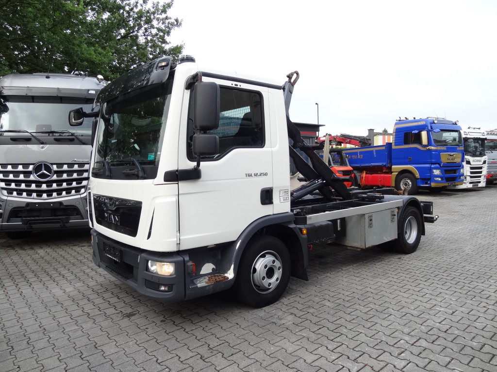 MAN TGL 12.250 Haken - Haakarmsysteem vrachtwagen: afbeelding 1 MAN TGL 12.250 Haken - Haakarmsysteem vrachtwagen: afbeelding 1