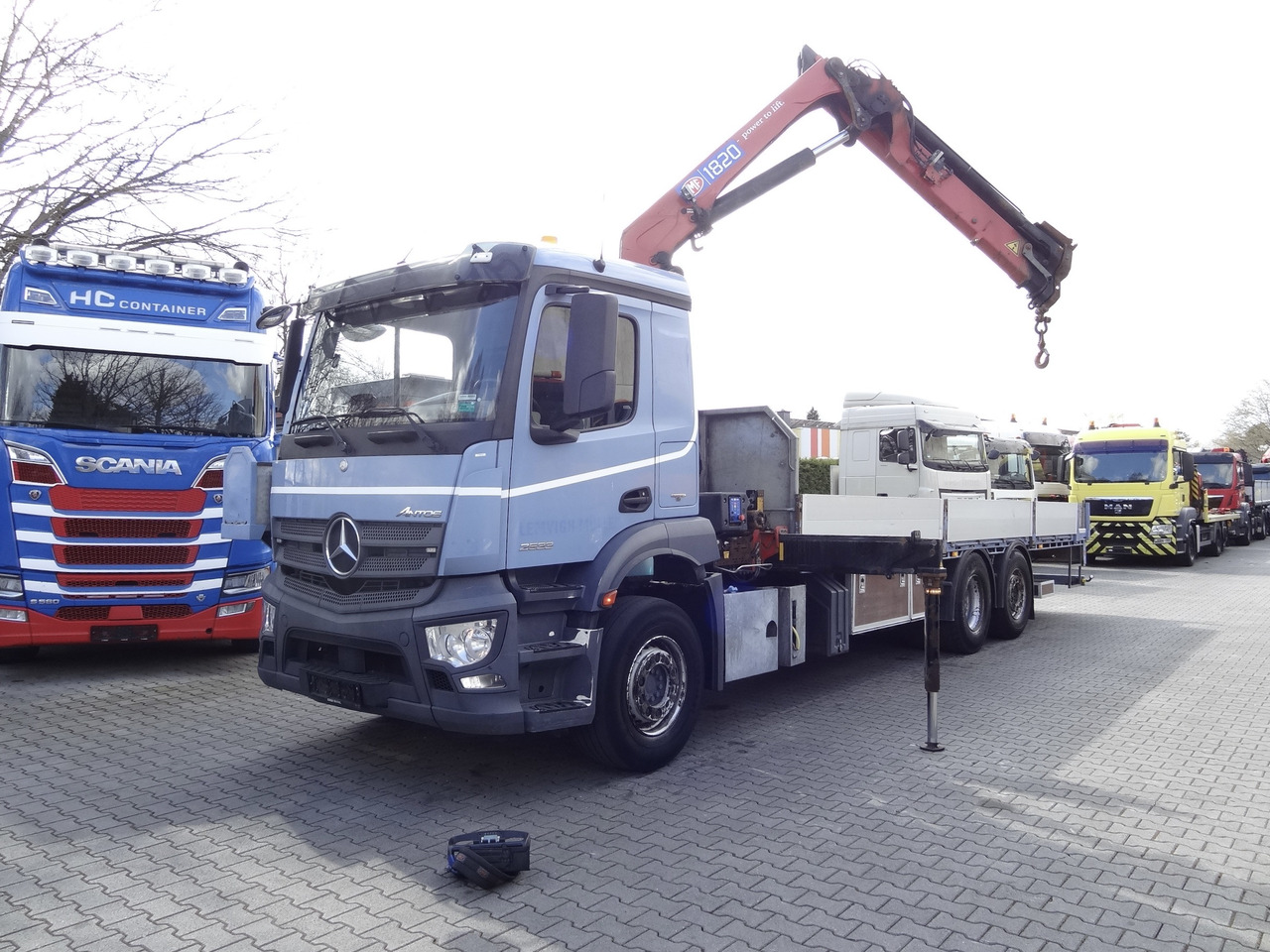 Mercedes-Benz Actros 2533 6X2 HMF 1820 Langmaterial - Vrachtwagen met open laadbak, Kraanwagen: afbeelding 1 Mercedes-Benz Actros 2533 6X2 HMF 1820 Langmaterial - Vrachtwagen met open laadbak, Kraanwagen: afbeelding 1