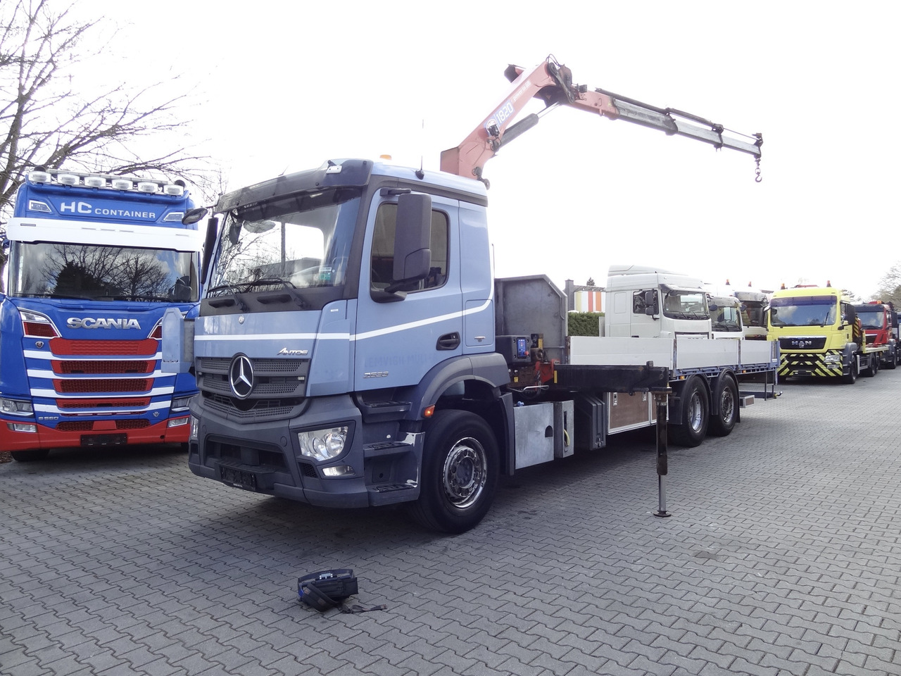 Mercedes-Benz Actros 2533 6X2 HMF 1820 Langmaterial - Vrachtwagen met open laadbak, Kraanwagen: afbeelding 1 Mercedes-Benz Actros 2533 6X2 HMF 1820 Langmaterial - Vrachtwagen met open laadbak, Kraanwagen: afbeelding 1