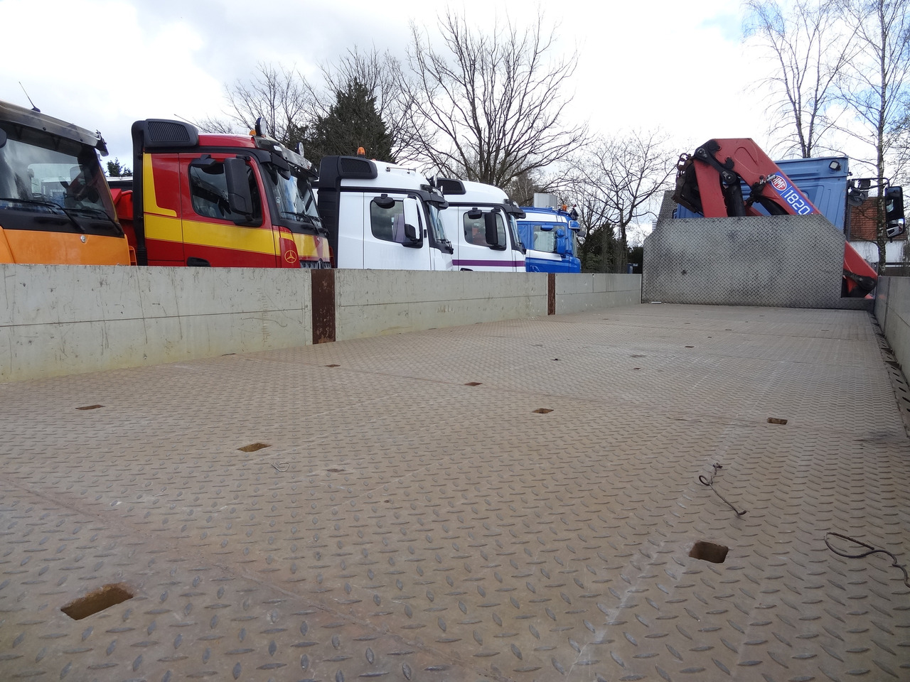 Mercedes-Benz Actros 2533 6X2 HMF 1820 Langmaterial - Vrachtwagen met open laadbak, Kraanwagen: afbeelding 2 Mercedes-Benz Actros 2533 6X2 HMF 1820 Langmaterial - Vrachtwagen met open laadbak, Kraanwagen: afbeelding 2