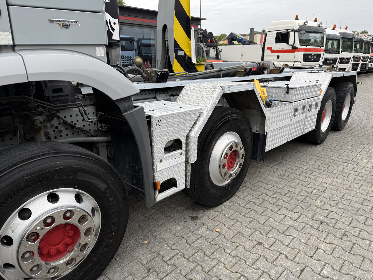 Mercedes-Benz Arocs 3245 K 8X4 Haken - Haakarmsysteem vrachtwagen: afbeelding 2 Mercedes-Benz Arocs 3245 K 8X4 Haken - Haakarmsysteem vrachtwagen: afbeelding 2