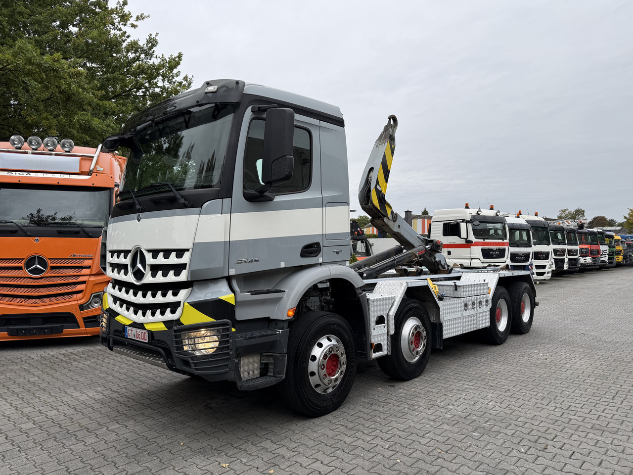 Mercedes-Benz Arocs 3245 K 8X4 Haken - Haakarmsysteem vrachtwagen: afbeelding 1 Mercedes-Benz Arocs 3245 K 8X4 Haken - Haakarmsysteem vrachtwagen: afbeelding 1