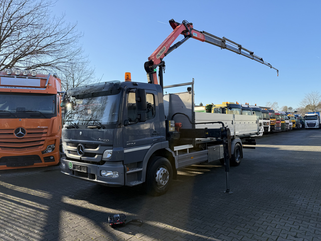 Mercedes-Benz Atego 1524 Palfinger 12002 bis 19 Meter - Vrachtwagen met open laadbak, Kraanwagen: afbeelding 1 Mercedes-Benz Atego 1524 Palfinger 12002 bis 19 Meter - Vrachtwagen met open laadbak, Kraanwagen: afbeelding 1