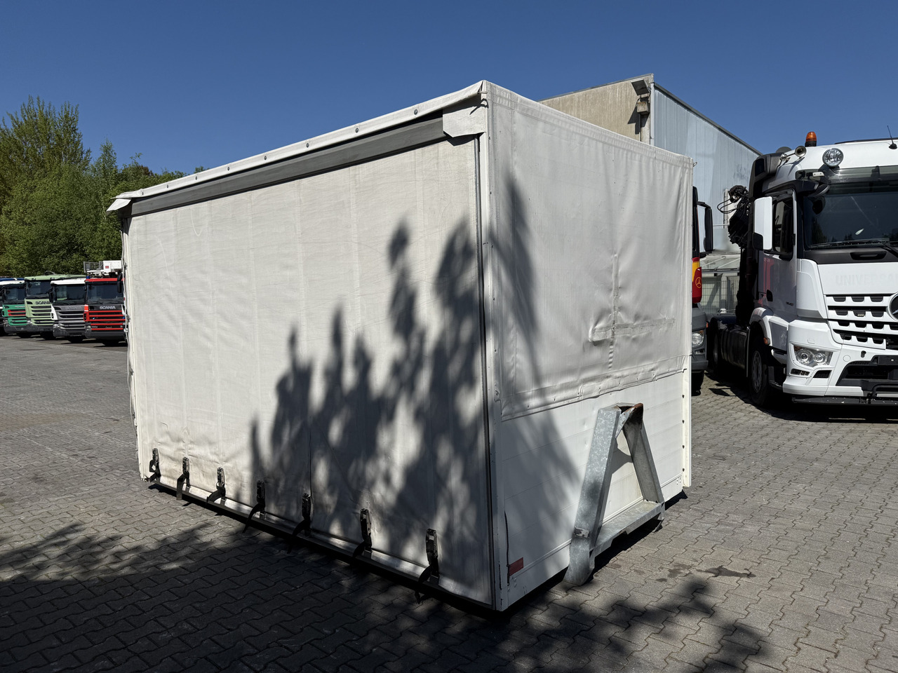 Plane/ Mulde/ Container Ex- Rotes Kreuz - Haakarm container: afbeelding 4 Plane/ Mulde/ Container Ex- Rotes Kreuz - Haakarm container: afbeelding 4