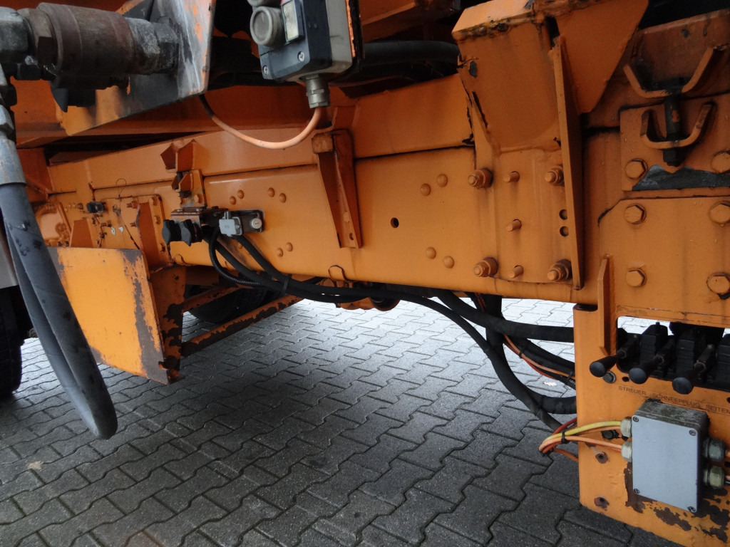 Scania T114 380 Torpedo/Hauber Winterdienst Kommunal - Kipper vrachtwagen: afbeelding 2 Scania T114 380 Torpedo/Hauber Winterdienst Kommunal - Kipper vrachtwagen: afbeelding 2