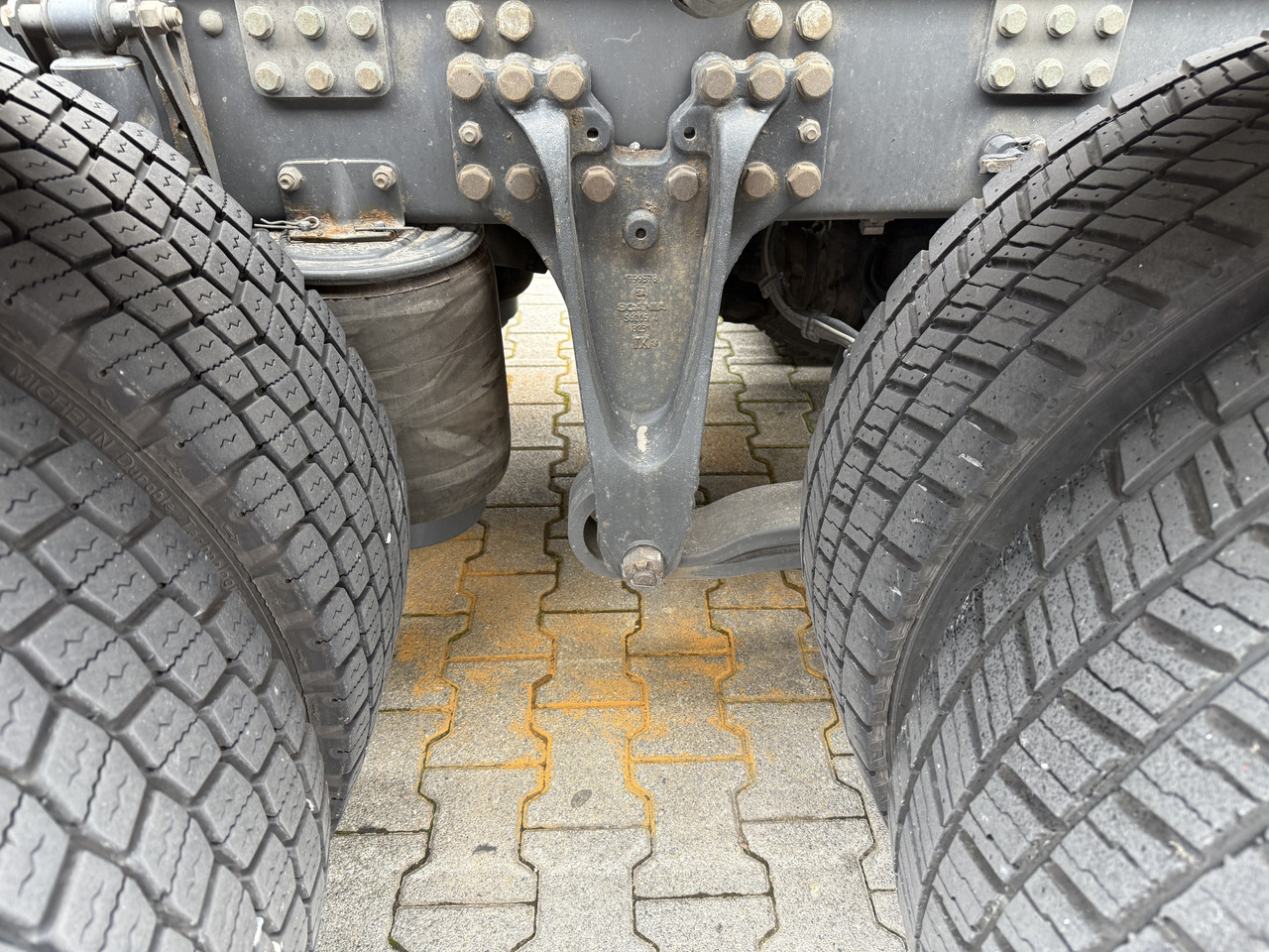 Scania R450 8X4 Kran Fassi F660 bis 34 Meter - Trekker: afbeelding 4 Scania R450 8X4 Kran Fassi F660 bis 34 Meter - Trekker: afbeelding 4