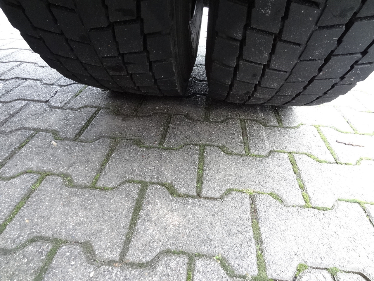 Volvo FE320 Fahrschule/ driving school - Trekker: afbeelding 2 Volvo FE320 Fahrschule/ driving school - Trekker: afbeelding 2