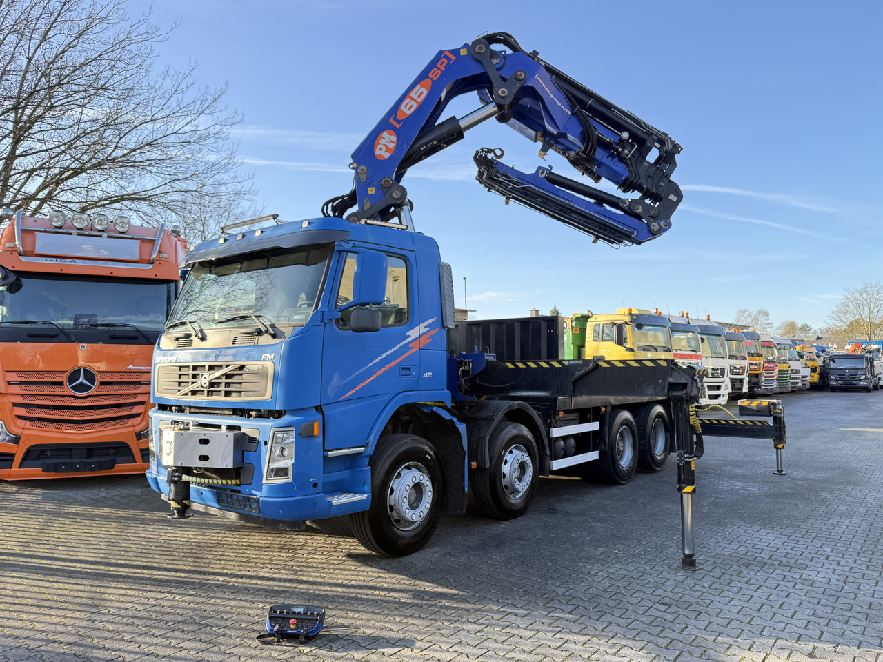 Volvo FM12 420 8X2 Kran PM 65026 bis 29 Meter - Kraanwagen, Vrachtwagen met open laadbak: afbeelding 1 Volvo FM12 420 8X2 Kran PM 65026 bis 29 Meter - Kraanwagen, Vrachtwagen met open laadbak: afbeelding 1