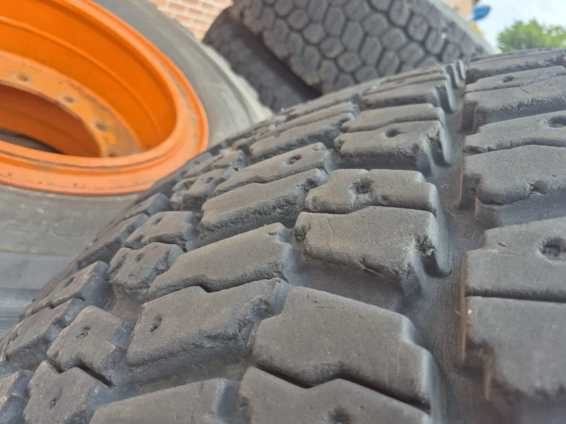 Bridgestone 20.5R25 - Band: afbeelding 4 Bridgestone 20.5R25 - Band: afbeelding 4