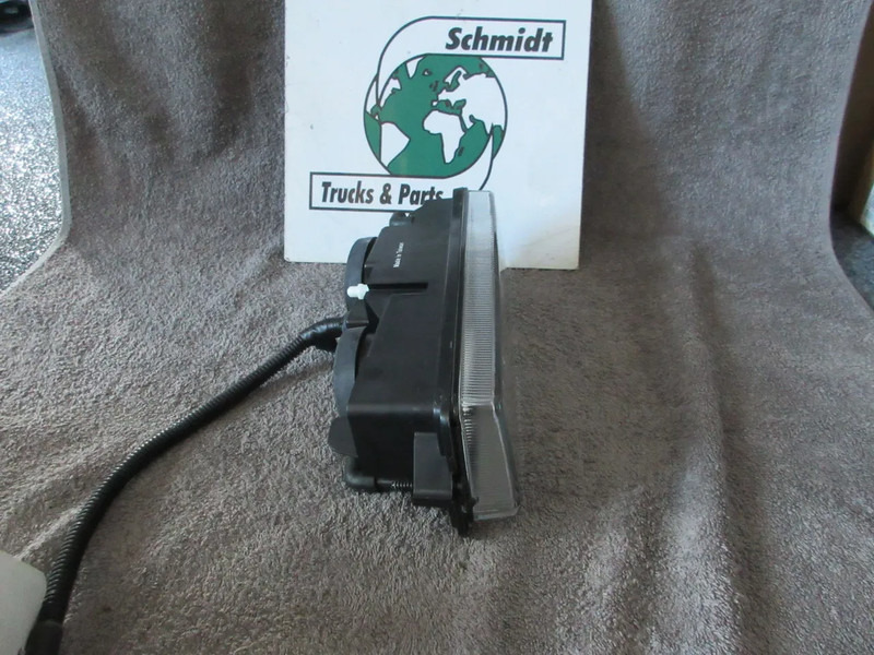 DAF 1328861 MISTLAMP DAF EURO 3 XF CF LF NIEUWE !!!!! - Mistlamp voor Vrachtwagen: afbeelding 2 DAF 1328861 MISTLAMP DAF EURO 3 XF CF LF NIEUWE !!!!! - Mistlamp voor Vrachtwagen: afbeelding 2