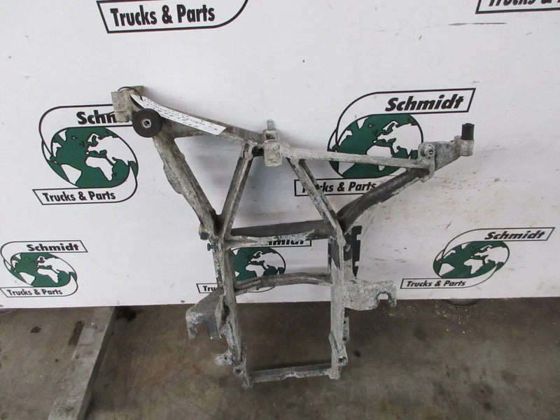 DAF 1396936 KOPLAMPBEUGEL LINKS DAF XF 105 EURO 5 - Cabine en interieur voor Vrachtwagen: afbeelding 3 DAF 1396936 KOPLAMPBEUGEL LINKS DAF XF 105 EURO 5 - Cabine en interieur voor Vrachtwagen: afbeelding 3