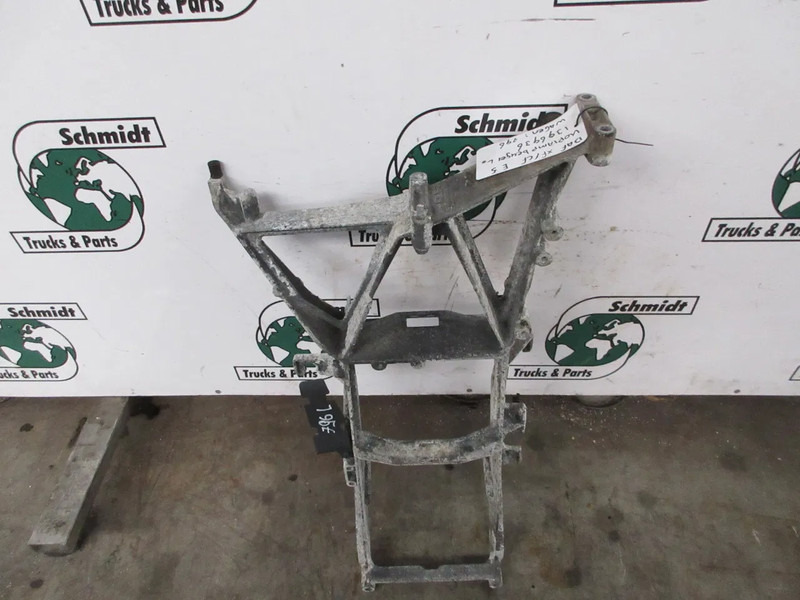 DAF 1396936 KOPLAMPBEUGEL LINKS DAF XF 105 EURO 5 - Cabine en interieur voor Vrachtwagen: afbeelding 4 DAF 1396936 KOPLAMPBEUGEL LINKS DAF XF 105 EURO 5 - Cabine en interieur voor Vrachtwagen: afbeelding 4