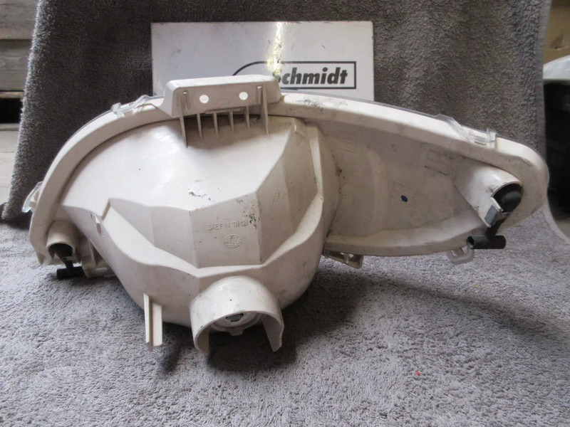 DAF 2032701 // 2032702 MISTLAMP R+L DAF XF CF EURO 6 MODEL 2018 - Mistlamp voor Vrachtwagen: afbeelding 4 DAF 2032701 // 2032702 MISTLAMP R+L DAF XF CF EURO 6 MODEL 2018 - Mistlamp voor Vrachtwagen: afbeelding 4