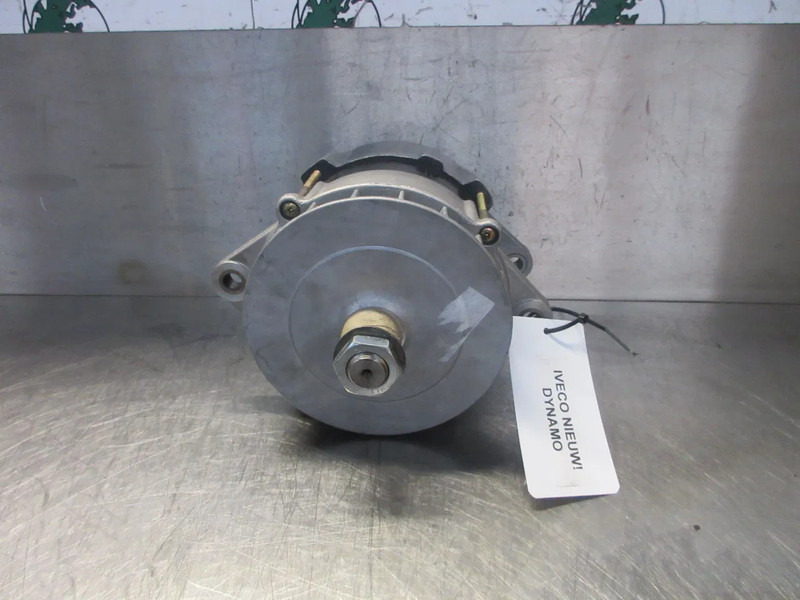 Iveco 0 120 689 524 BOSCH DYNAMO IVECO EURO 2 NIEUWE OP VOORRAAD - Dynamo voor Vrachtwagen: afbeelding 2 Iveco 0 120 689 524 BOSCH DYNAMO IVECO EURO 2 NIEUWE OP VOORRAAD - Dynamo voor Vrachtwagen: afbeelding 2
