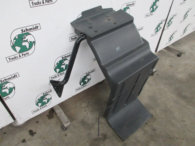 MAN 81.61210-0520//81.61210-0524 SPATBORD MAN TGM 18.250 EURO 6 - Cabine en interieur voor Vrachtwagen: afbeelding 2 MAN 81.61210-0520//81.61210-0524 SPATBORD MAN TGM 18.250 EURO 6 - Cabine en interieur voor Vrachtwagen: afbeelding 2