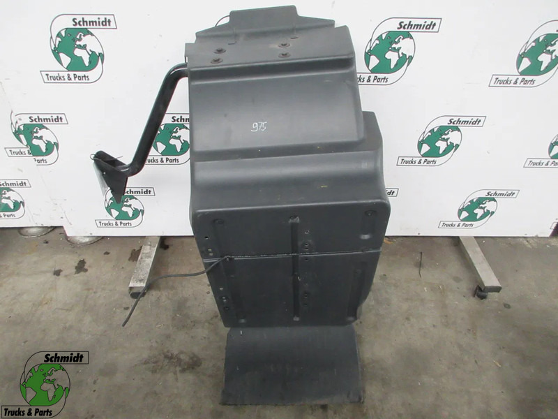 MAN 81.61210-0520//81.61210-0524 SPATBORD MAN TGM 18.250 EURO 6 - Cabine en interieur voor Vrachtwagen: afbeelding 1 MAN 81.61210-0520//81.61210-0524 SPATBORD MAN TGM 18.250 EURO 6 - Cabine en interieur voor Vrachtwagen: afbeelding 1