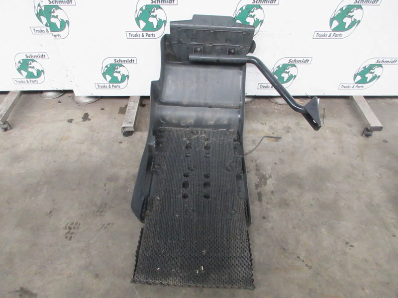 MAN 81.61210-0520//81.61210-0524 SPATBORD MAN TGM 18.250 EURO 6 - Cabine en interieur voor Vrachtwagen: afbeelding 4 MAN 81.61210-0520//81.61210-0524 SPATBORD MAN TGM 18.250 EURO 6 - Cabine en interieur voor Vrachtwagen: afbeelding 4