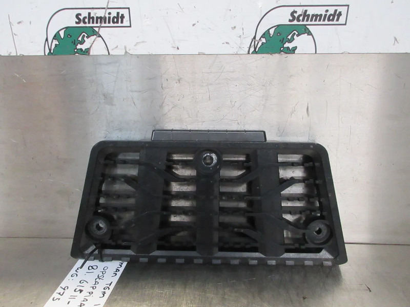 MAN 81.61511-0039 TREDEPLANK MAN TGM EURO 6 - Cabine en interieur voor Vrachtwagen: afbeelding 3 MAN 81.61511-0039 TREDEPLANK MAN TGM EURO 6 - Cabine en interieur voor Vrachtwagen: afbeelding 3