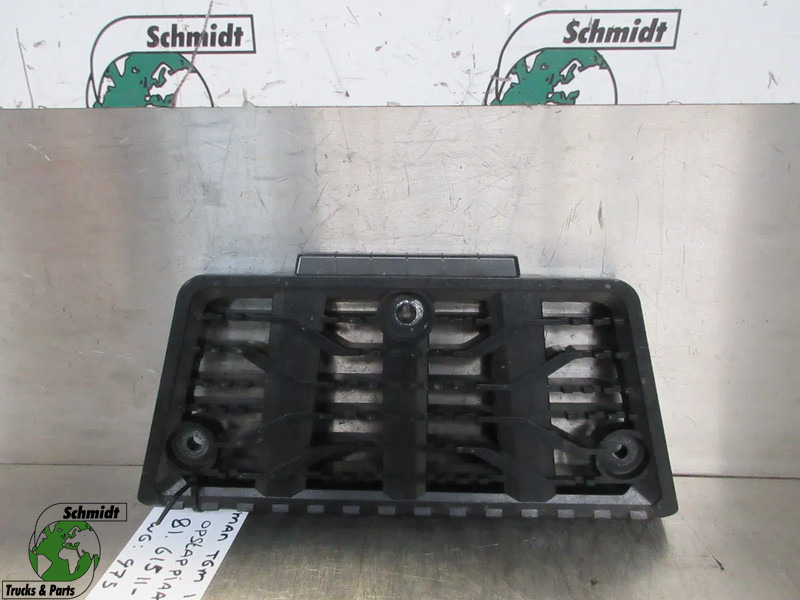 MAN 81.61511-0039 TREDEPLANK MAN TGM EURO 6 - Cabine en interieur voor Vrachtwagen: afbeelding 1 MAN 81.61511-0039 TREDEPLANK MAN TGM EURO 6 - Cabine en interieur voor Vrachtwagen: afbeelding 1