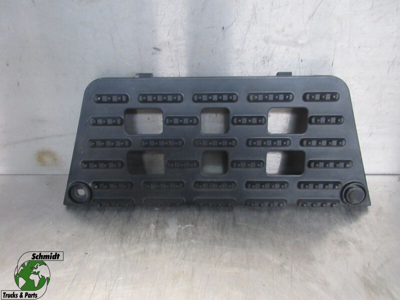 Mercedes-Benz A 943 666 00 28 TREDEPLANGK ATEGO EURO 6 - Cabine en interieur voor Vrachtwagen: afbeelding 1 Mercedes-Benz A 943 666 00 28 TREDEPLANGK ATEGO EURO 6 - Cabine en interieur voor Vrachtwagen: afbeelding 1