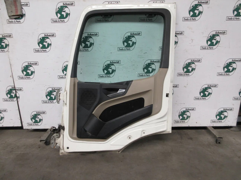 Mercedes-Benz A 960 720 26 03 DEUR MERCEDES MP4 RECHTS MODEL 2018 - Deur en onderdelen voor Vrachtwagen: afbeelding 2 Mercedes-Benz A 960 720 26 03 DEUR MERCEDES MP4 RECHTS MODEL 2018 - Deur en onderdelen voor Vrachtwagen: afbeelding 2