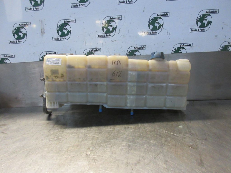 Mercedes-Benz AXOR A 940 501 00 03 EXPANSIEVAT EURO 5 - Expansietank voor Vrachtwagen: afbeelding 2 Mercedes-Benz AXOR A 940 501 00 03 EXPANSIEVAT EURO 5 - Expansietank voor Vrachtwagen: afbeelding 2