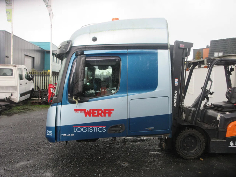 Mercedes-Benz MERCEDES BENZ 1845 MP4 CABINE VOOR DELEN DONOR MODEL 2016 - Cabine en interieur voor Vrachtwagen: afbeelding 4 Mercedes-Benz MERCEDES BENZ 1845 MP4 CABINE VOOR DELEN DONOR MODEL 2016 - Cabine en interieur voor Vrachtwagen: afbeelding 4