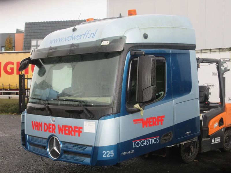 Mercedes-Benz MERCEDES BENZ 1845 MP4 CABINE VOOR DELEN DONOR MODEL 2016 - Cabine en interieur voor Vrachtwagen: afbeelding 3 Mercedes-Benz MERCEDES BENZ 1845 MP4 CABINE VOOR DELEN DONOR MODEL 2016 - Cabine en interieur voor Vrachtwagen: afbeelding 3