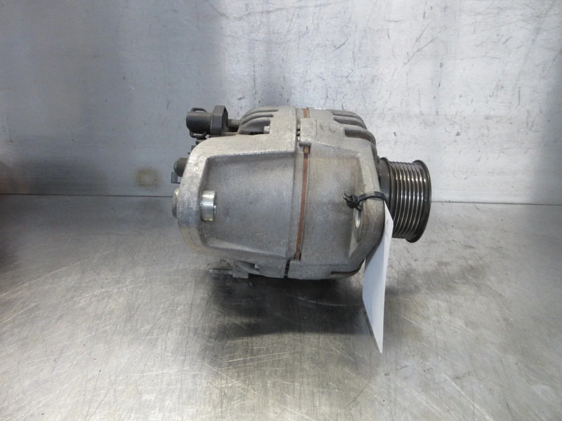 Renault 7421304674 // 7485013209 // 7485019209 DYNAMO RENAULT T 520 EURO 6 - Dynamo voor Vrachtwagen: afbeelding 2 Renault 7421304674 // 7485013209 // 7485019209 DYNAMO RENAULT T 520 EURO 6 - Dynamo voor Vrachtwagen: afbeelding 2