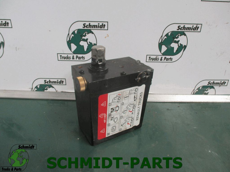 Renault 7421726535 Kantel Pomp - Hydraulica voor Vrachtwagen: afbeelding 1 Renault 7421726535 Kantel Pomp - Hydraulica voor Vrachtwagen: afbeelding 1