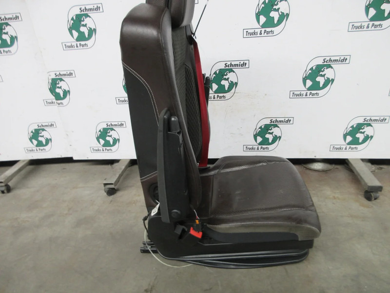 Renault 7484561374 BESTUURDERSTOEL T 520 EURO 6 - Zitplaats voor Vrachtwagen: afbeelding 2 Renault 7484561374 BESTUURDERSTOEL T 520 EURO 6 - Zitplaats voor Vrachtwagen: afbeelding 2