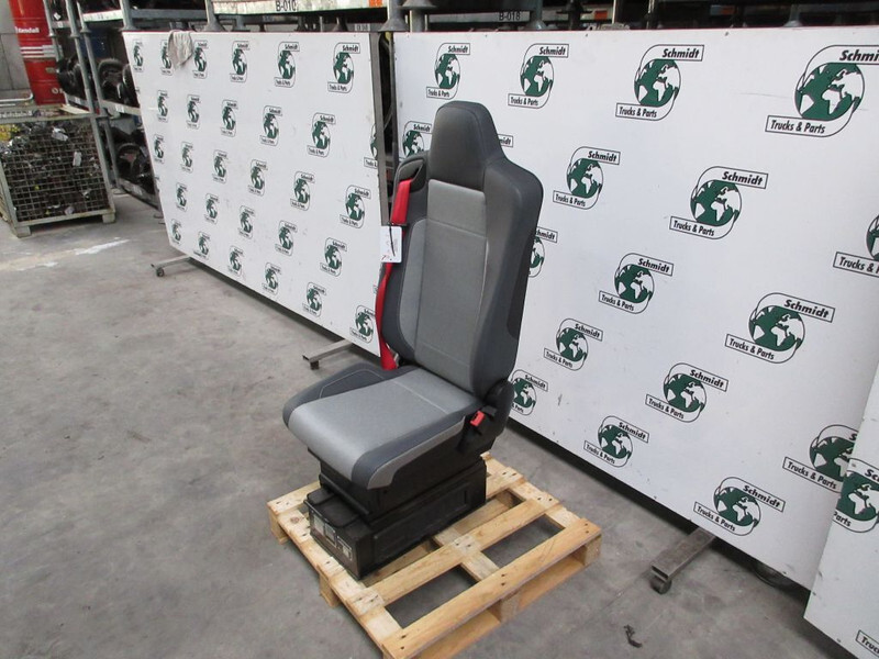 Renault T-SERIE 7482269090 BIJRIJDERSTOEL EURO 6 - Zitplaats voor Vrachtwagen: afbeelding 2 Renault T-SERIE 7482269090 BIJRIJDERSTOEL EURO 6 - Zitplaats voor Vrachtwagen: afbeelding 2