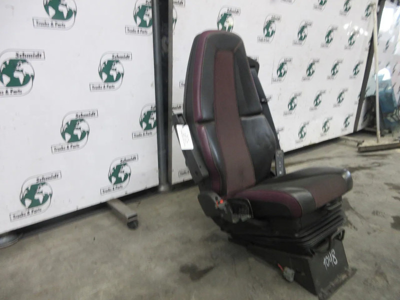 Volvo 23766412 // 23764396 STOELEN SET LUCHTGEVEERT R+L FM MODEL 2023 - Zitplaats voor Vrachtwagen: afbeelding 2 Volvo 23766412 // 23764396 STOELEN SET LUCHTGEVEERT R+L FM MODEL 2023 - Zitplaats voor Vrachtwagen: afbeelding 2