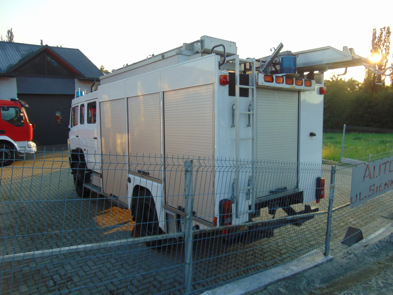 MERCEDES-BENZ 1124AF 4x4 MAGIRUS - Gemeentelijke machine/ Speciaal: afbeelding 3 MERCEDES-BENZ 1124AF 4x4 MAGIRUS - Gemeentelijke machine/ Speciaal: afbeelding 3
