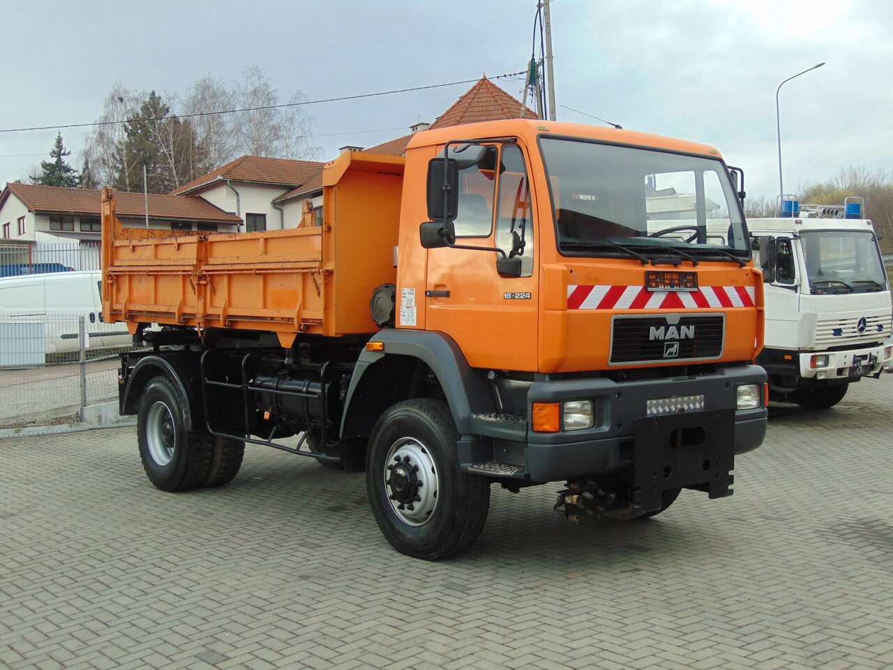MAN 18-224 4x4 KIPER - Kipper vrachtwagen: afbeelding 2 MAN 18-224 4x4 KIPER - Kipper vrachtwagen: afbeelding 2