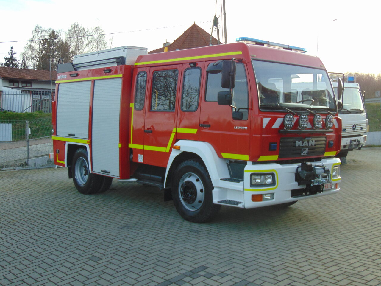 MAN LE250B SIDES - Brandweerwagen: afbeelding 2 MAN LE250B SIDES - Brandweerwagen: afbeelding 2