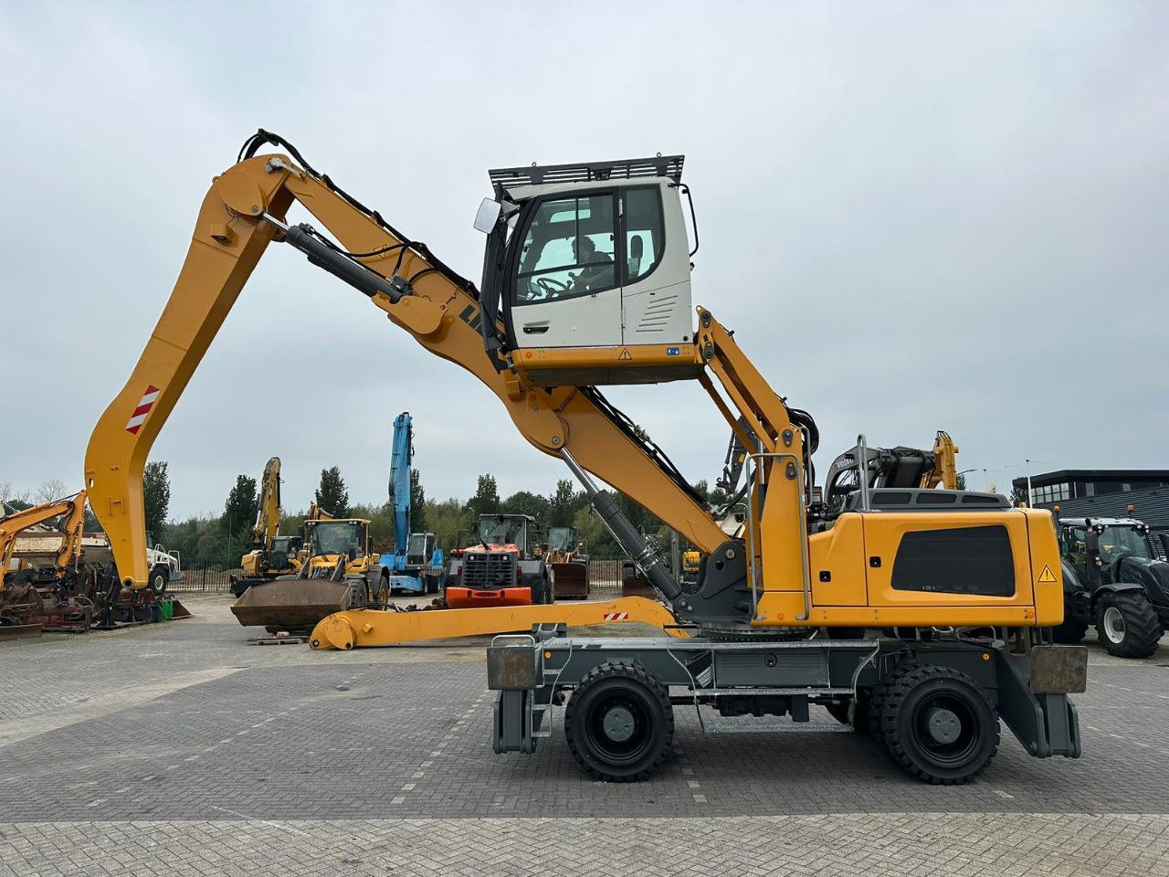 Liebherr LH 30 M - Overslagkraan: afbeelding 1 Liebherr LH 30 M - Overslagkraan: afbeelding 1