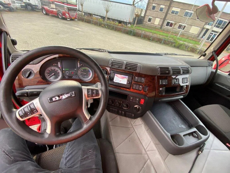 Interieur foto 2: Bakwagen DAF CF400 / CURTAIN SAILS / BIG PLATFORM 2500 KG / DEB / NAVI / FULL-AIR / LWDS / ACC / AUTOMATIC / EURO-6 / 2015