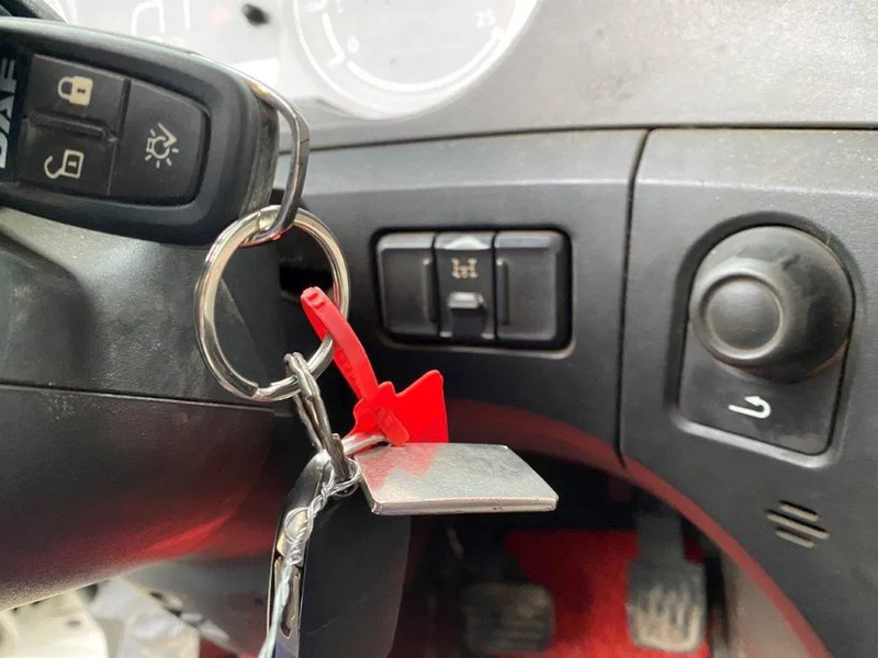 Kraanwagen DAF CF410 / 8X4 / BIG AXLE / FULL-STEEL /2 SIDE TIPPER/ ONLY:363247 KM / AUTOMATIC / EURO-6 / 2014: afbeelding 18 Kraanwagen DAF CF410 / 8X4 / BIG AXLE / FULL-STEEL /2 SIDE TIPPER/ ONLY:363247 KM / AUTOMATIC / EURO-6 / 2014: afbeelding 18