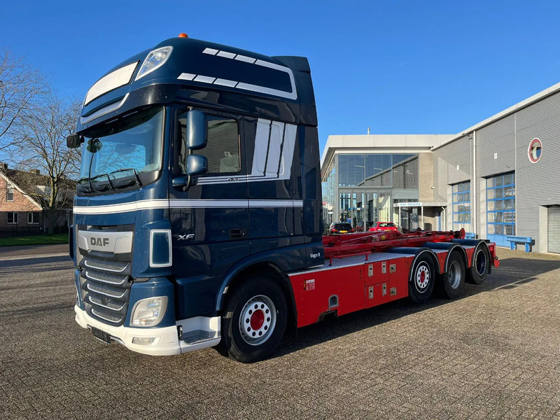 DAF XF106-530 8X2 / AJK HOOKLIFT 25000KG / 9 TON FRONT AXLE / NAVI / ONLY:612482 KM / SSC / AUTOMATIC / EURO-6 / 2019 - Haakarmsysteem vrachtwagen: afbeelding 1 DAF XF106-530 8X2 / AJK HOOKLIFT 25000KG / 9 TON FRONT AXLE / NAVI / ONLY:612482 KM / SSC / AUTOMATIC / EURO-6 / 2019 - Haakarmsysteem vrachtwagen: afbeelding 1