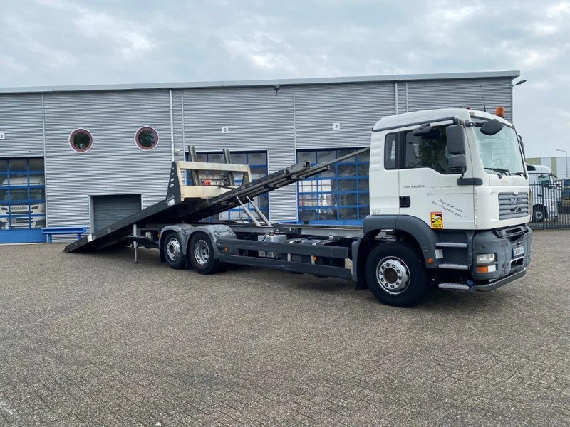 MAN TGA26.320 / SLIDING PLATEAU / WINCH / LIFT AXLE / MACHINE CARRIER / MANUAL / EURO-4 / 2007 - Vrachtwagen met open laadbak: afbeelding 3 MAN TGA26.320 / SLIDING PLATEAU / WINCH / LIFT AXLE / MACHINE CARRIER / MANUAL / EURO-4 / 2007 - Vrachtwagen met open laadbak: afbeelding 3