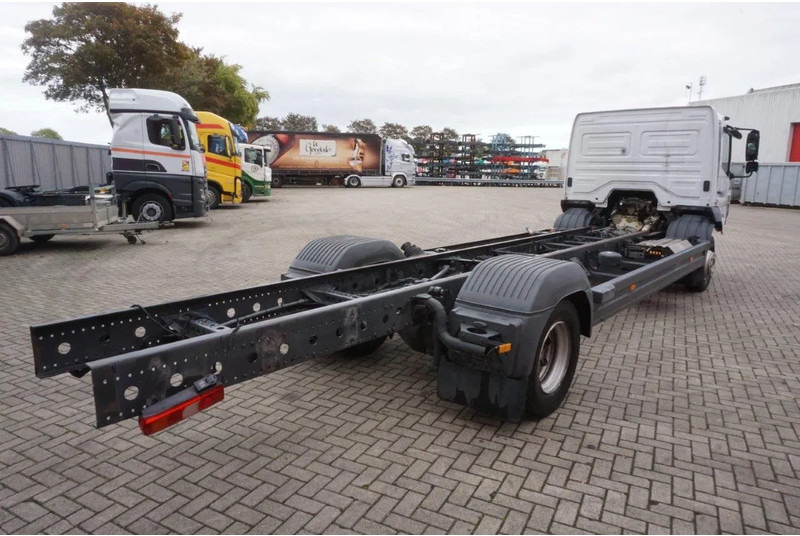 Mercedes-Benz ATEGO 1221 / ENGINE RUNNING / ONLY:253095 KM / AUTOMATIC / EURO-6 / 2017 - Chassis vrachtwagen: afbeelding 4 Mercedes-Benz ATEGO 1221 / ENGINE RUNNING / ONLY:253095 KM / AUTOMATIC / EURO-6 / 2017 - Chassis vrachtwagen: afbeelding 4